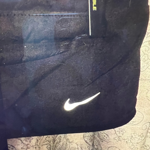 Nike Women's Aeroloft Running Vest - Picture 4 of 7